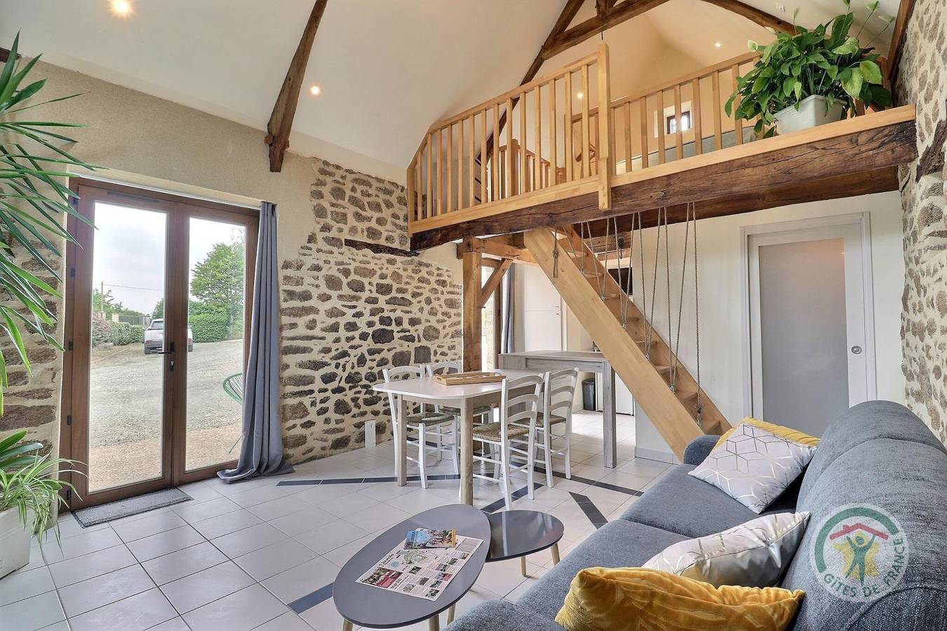 Tombelaine in Coglès, Les Portes du Coglais