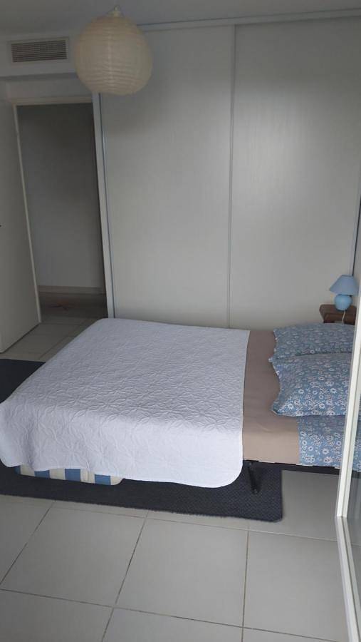 Belle chambre avec terrasse chez particulier in La Ciotat, Région de Marseille
