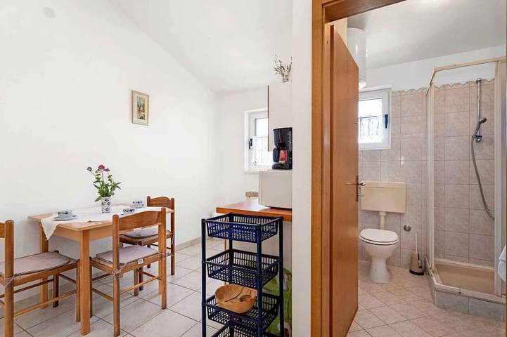 Ganze Wohnung, Apartments Maretić - Apartment mit einem Schlafzimmer und Meerblick A3 in Brodarica, Šibenik-Knin