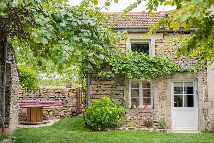 Gîte pour 4 personnes, avec terrasse et jardin