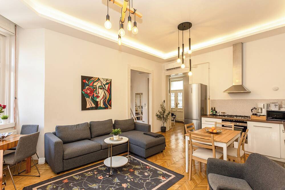 Ganze Wohnung, Bp Sky - Spacious four bedroom in central Budapest in Budapest, Danube-Ipoly National Park