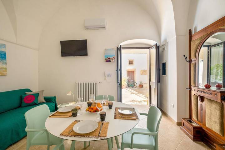 Apartamento entero, Apartamento 'Dimora Egilò - Solarium' con terraza compartida, Wi-Fi y aire acondicionado in Nardò, Nardò (municipio)