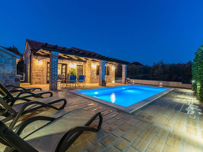 Ferienhaus für 6 Personen, mit Pool in Sukosan