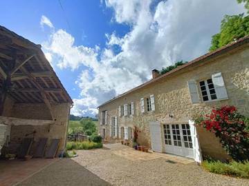 Gîte pour 12 personnes, avec vue et terrasse à L'Isle-Bouzon