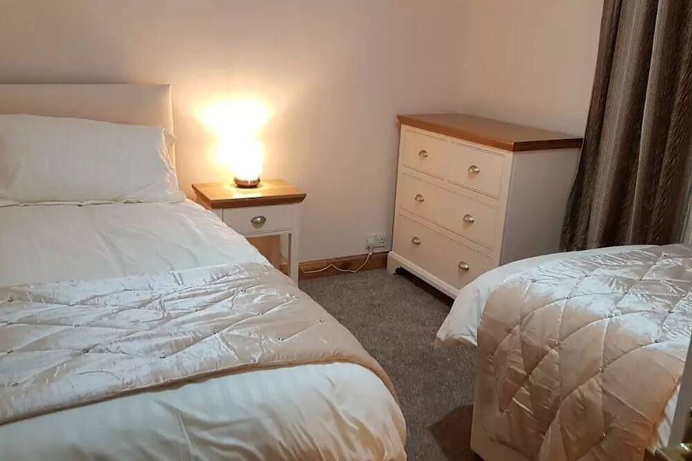 Adorable Spacious Sandstone Cottage in Dumfries, Dumfries and Galloway