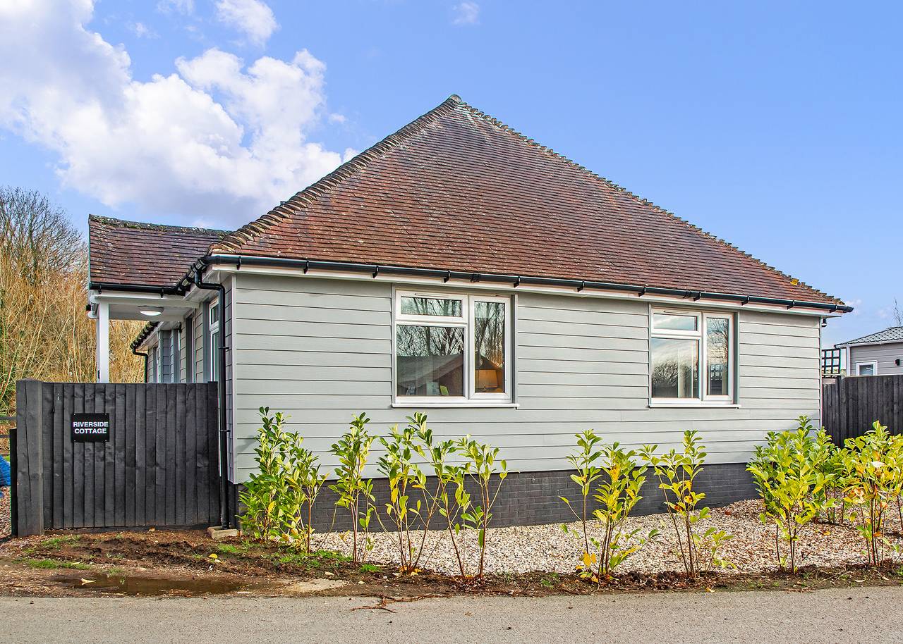 Riverside Cottage in Broxbourne, Hertfordshire