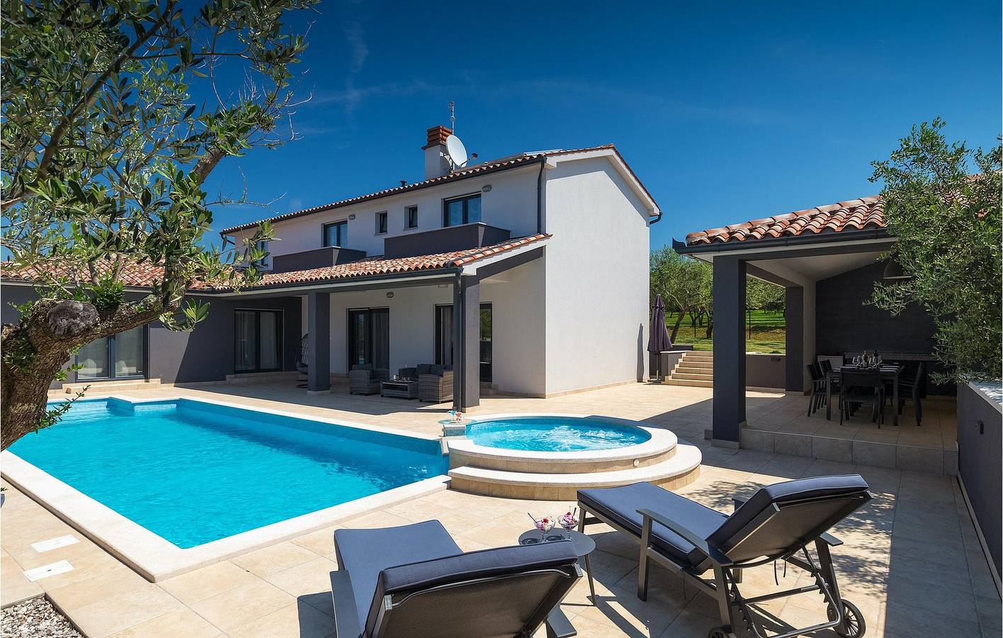 Moderne 2-Zimmer-Wohnung mit Pool, Parkplatz und 2 km Entfernung zum Flughafen Pula in Pula-Medulin, Pula