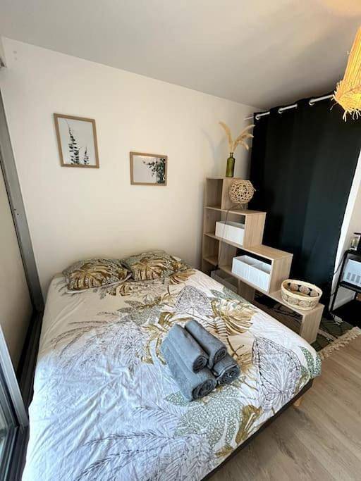 Appartement entier, The Jungle Studio, loggia & parking dans résidence in Romans-sur-Isère, Région de Valence