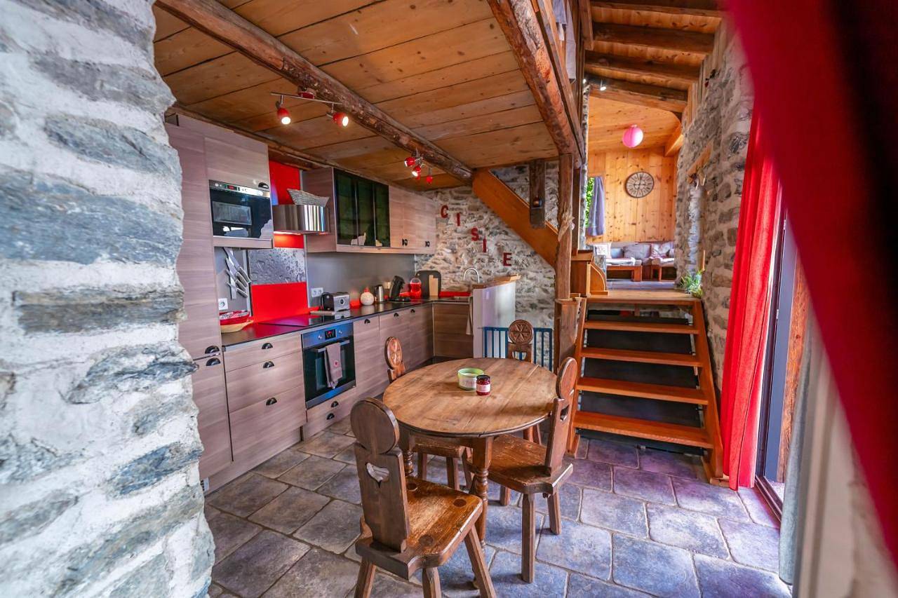 Appartement entier, Charmante maison en pierre du Queyras - espace et luminosité in Abriès, Queyras
