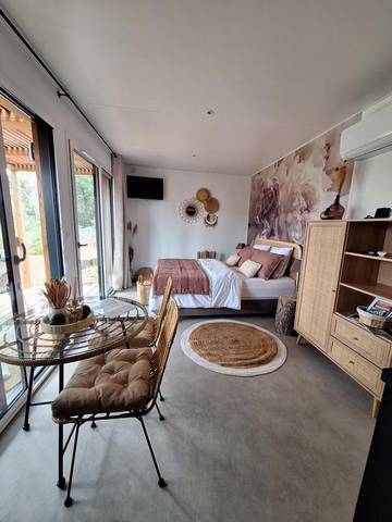 Gîte pour 2 personnes, avec piscine ainsi que jardin et vue à Le Thoronet