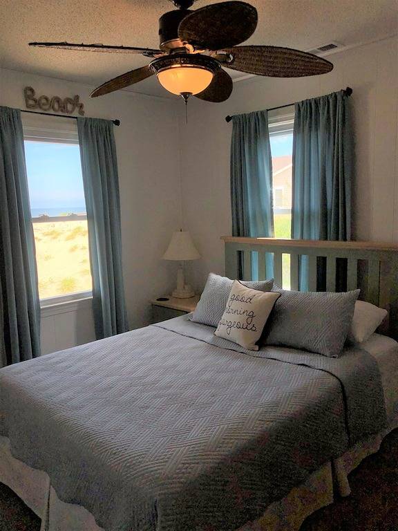 Charmantes Oceanfront Beach Cottage. . . Das ist dein glücklicher Ort !! in Nags Head, Dare County