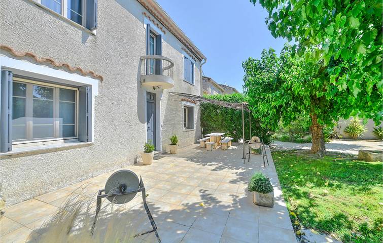 150sqm Apt w / Parking, Piscina y Jardín - Cerca de la ciudad y el río in Vallabrègues, Region de Nimes