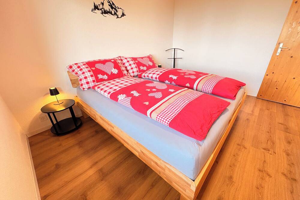 Alpines Chalet Apartment - Terasse & \nblick auf Berge und See in Aeschi bei Spiez, Thunersee