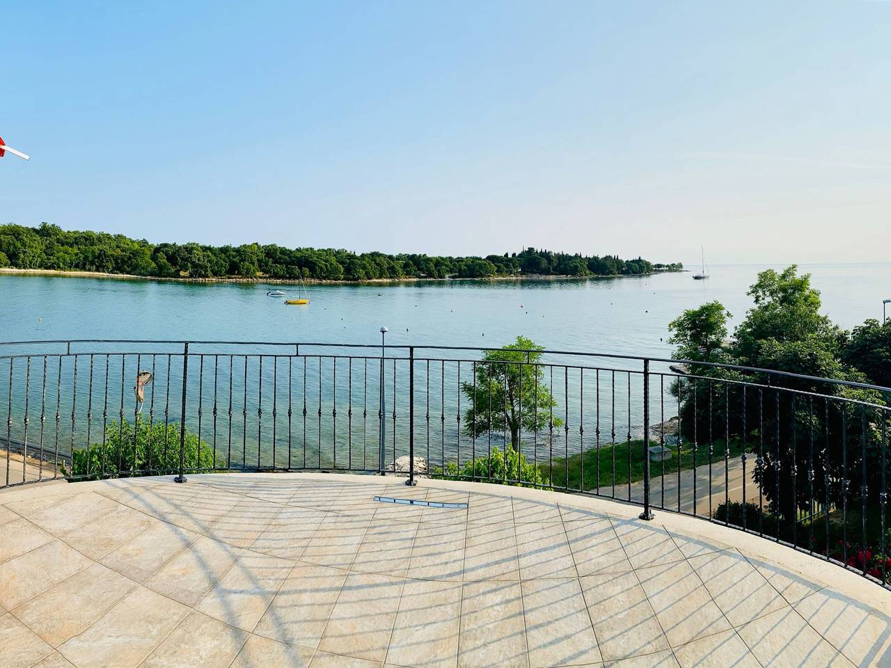 Ganze Wohnung, Moderne Ferienwohnung mit schöner Dachterrasse in Lovrecica, Umag und Umgebung