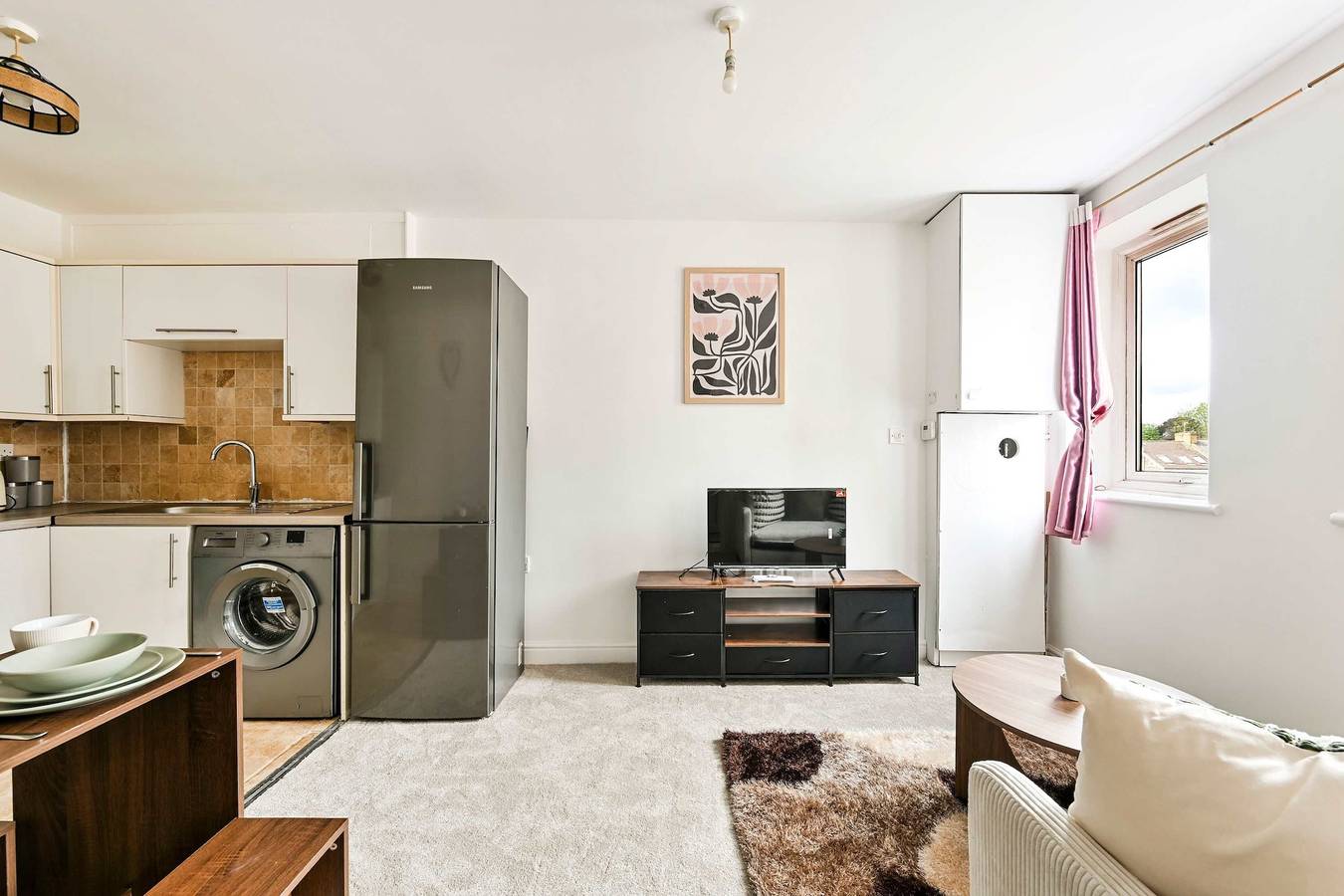 Entire apartment, Stylish 1Br Ealing   15m to Lhr   20m to Hub in Ealing, London