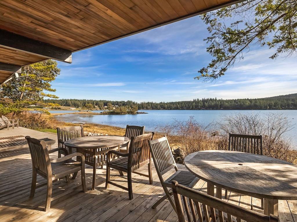 Waterfront Home! Newly Remodeled! (weow) in Roche Harbor, San Juan Island