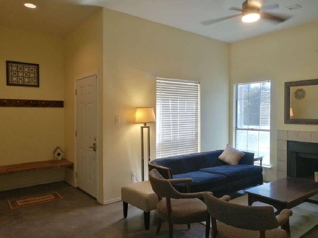 Modern Eco-Friendly Townhouse; Walk to Park & Recreation King Bed in Irving, Dallas County