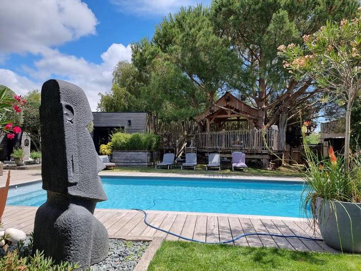Chambre d’hôte pour 2 personnes, avec Balcon et Jacuzzi ainsi que Terrasse et Jardin