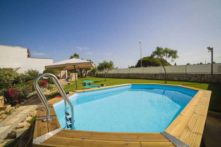 Villa pour 12 personnes, avec piscine et terrasse à Porto Cesareo
