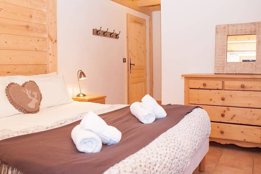 Chalet Fegguese is a delightful, wood-and stone-built Savoyard chalet, in Sainte-Foy-Tarentaise, Massif du Ruitor