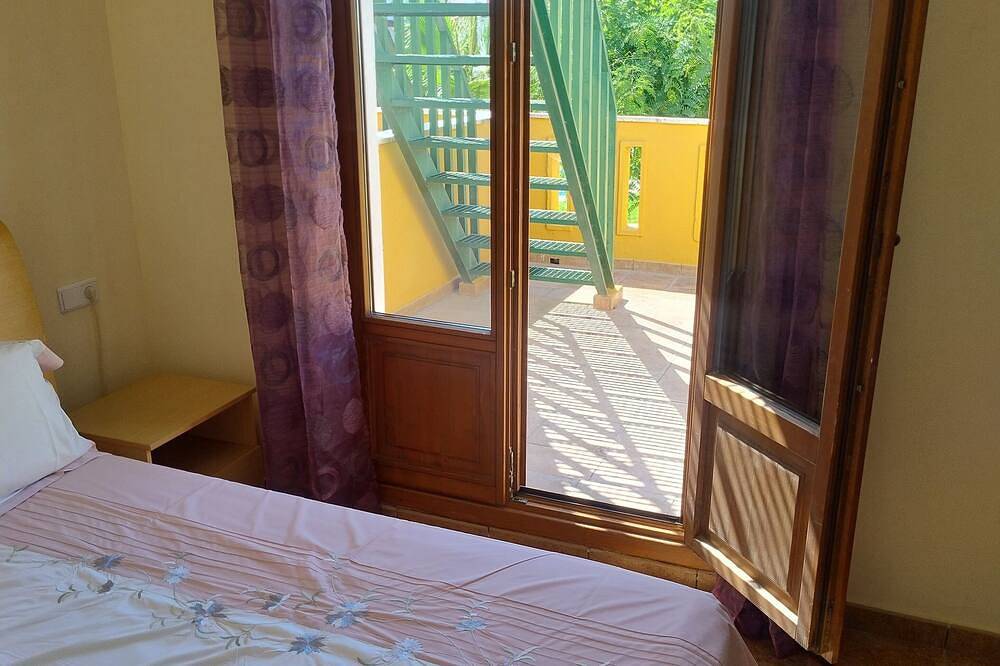 Andalusisches Reihenhaus mit zwei Betten an der Costa Esuri Golfanlage in Urbanizacion Costa Esuri, Ayamonte