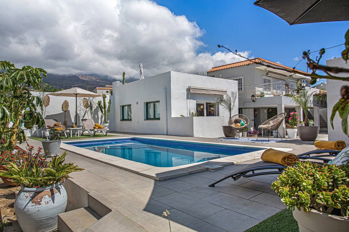 Vacation Home 'Piscina Climatizada' with Sea View, Private Pool and Wi-Fi in La Hidalga, Arafo region