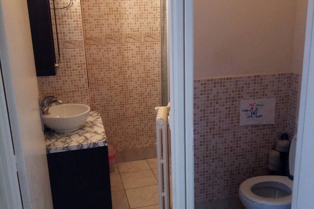 Chambre à louer dans un appartement, avec place de parking sécurisée in Le Kremlin-Bicêtre, Val-de-Marne
