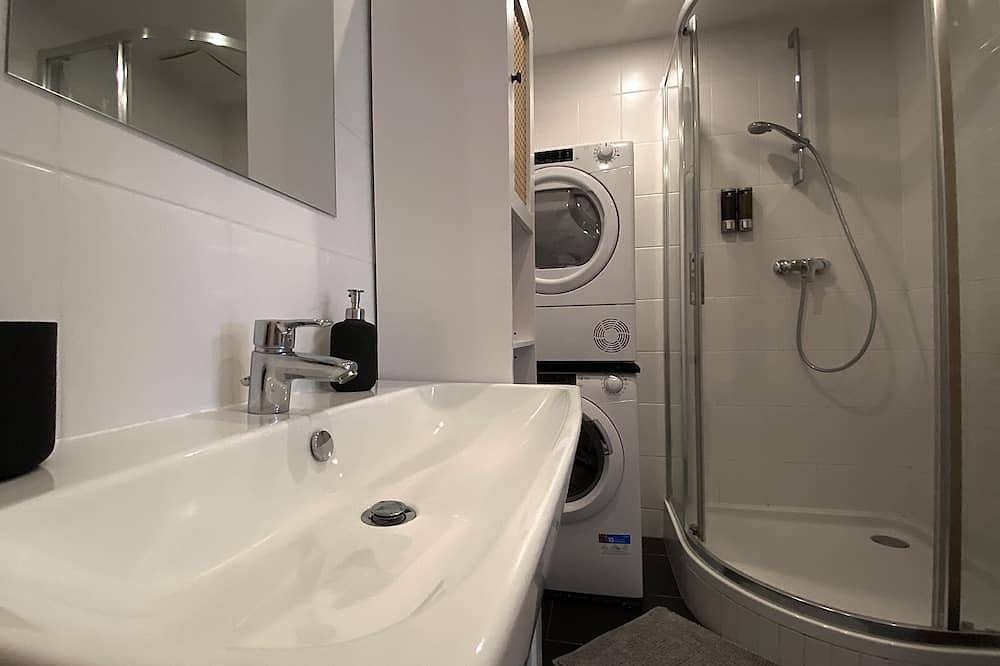 Ganze Wohnung, 118 m² Altbau, 10 Minuten vom Stadtzentrum entfernt in Wien, Wienerwald