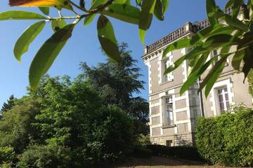 Gîte pour 6 personnes, avec piscine et sauna ainsi que jacuzzi et jardin à Bazoges-en-Pareds