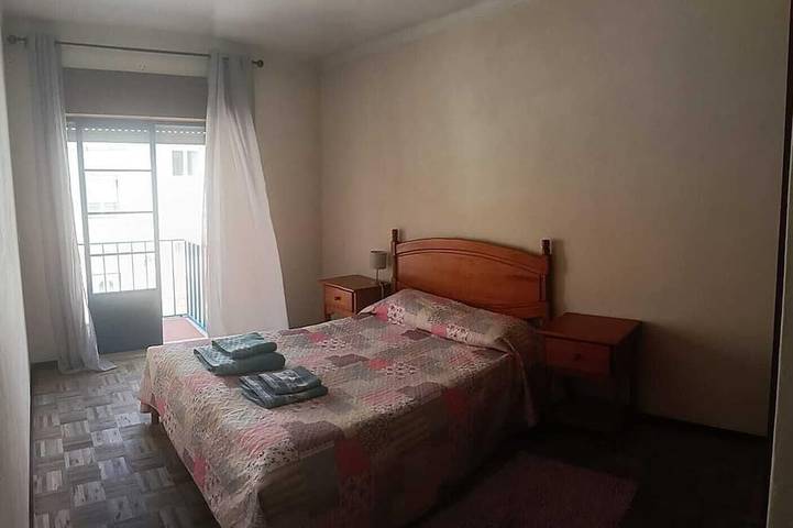 Appartement entier, Appartement 2 pièces 5 minutes de la plage avec vue sur la mer! in Praia da Nazaré, Leiria District