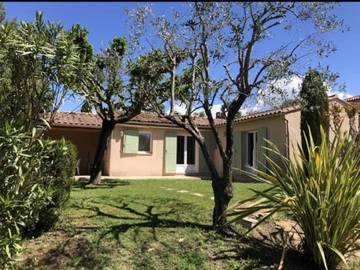 Location de vacances pour 6 personnes, avec piscine ainsi que terrasse et jardin, adapté aux familles à Saint-Marcellin-lès-Vaison