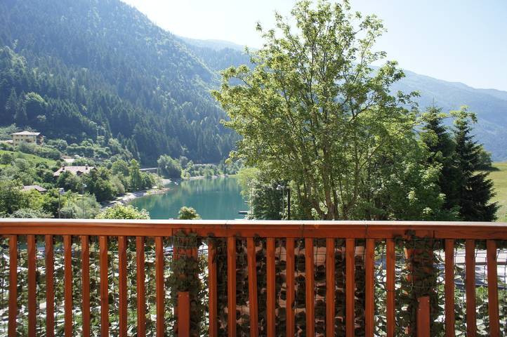 Gîte pour 6 personnes, avec balcon et vue sur le lac, animaux acceptés à Molveno - 2