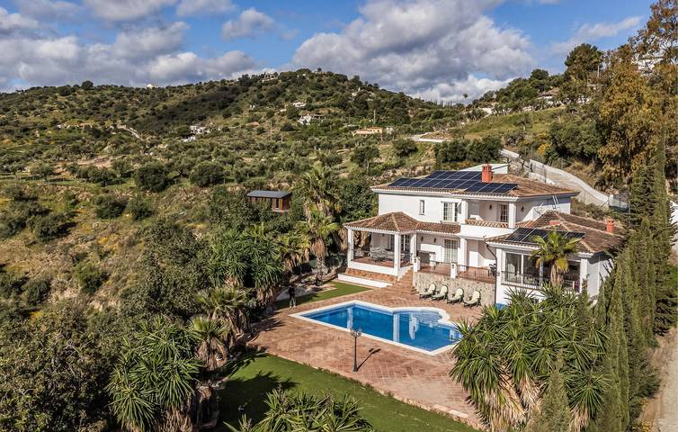 Ferienhaus für 10 Personen, mit Terrasse und Garten sowie Pool