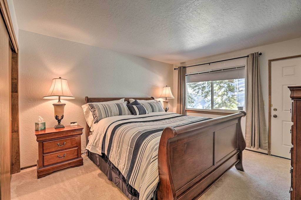 1 Mi to Heavenly Resort: Cozy Home w/ Deck! in Kingsbury, Heavenly