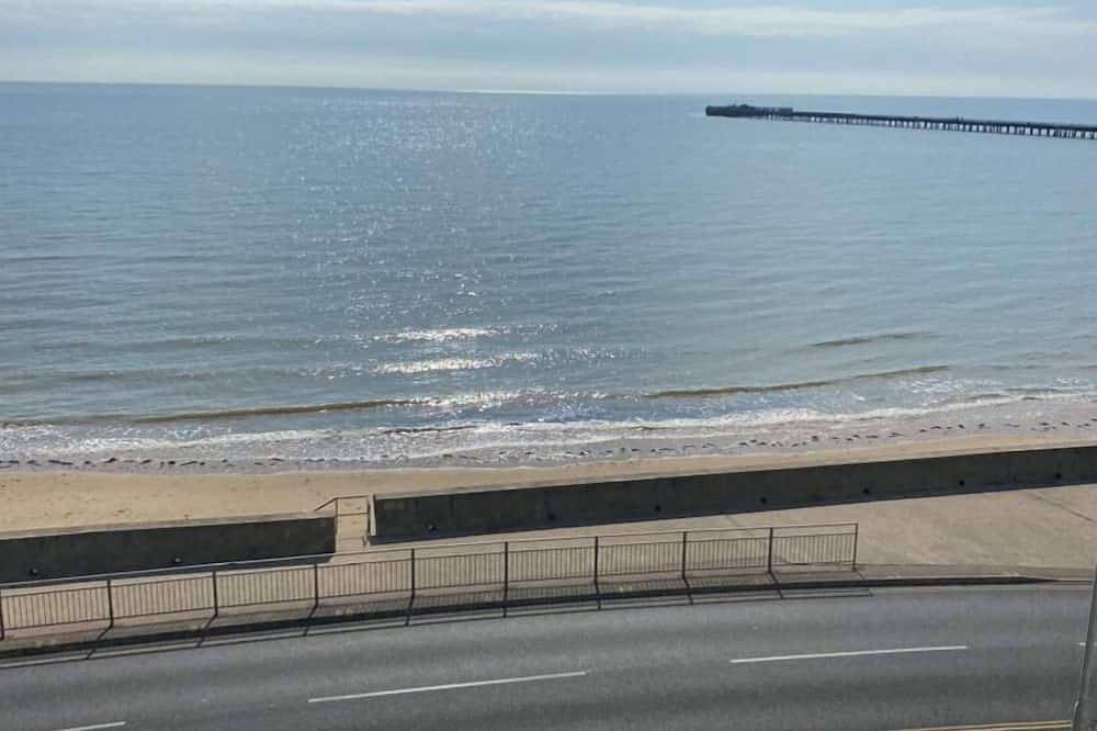 Entire apartment, Frontline 2 bedroom apartment with seaviews in Frinton and Walton, Essex