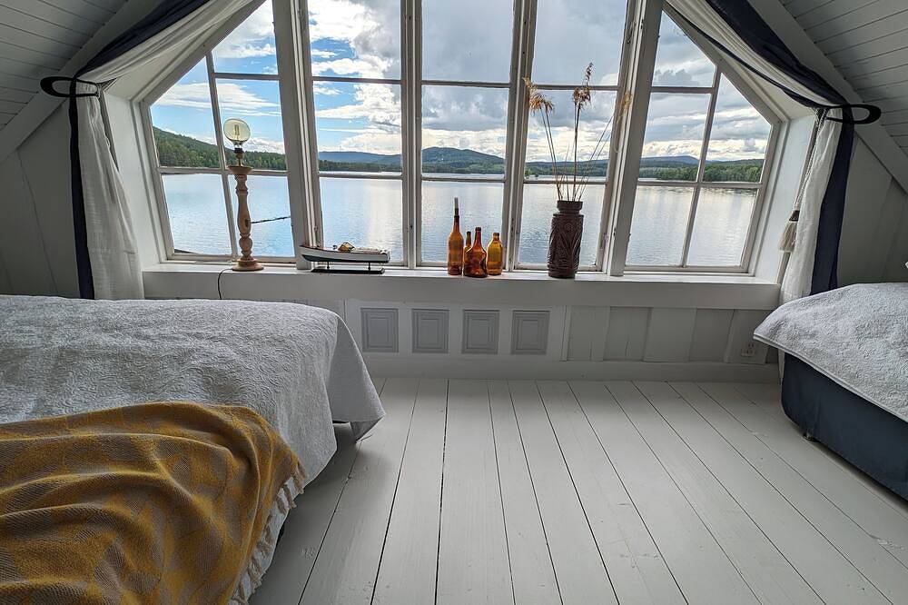 Mysig stuga med härlig utsikt över sjö och berg. Husdjurs vänligt! in Hudiksvall, Hälsingland
