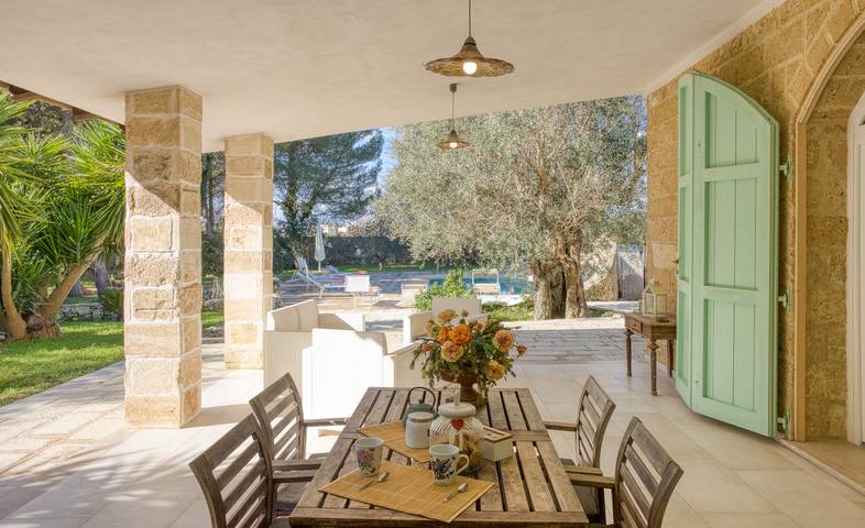 Geräumige Pool-Villa mit privat. Park 2km vom Meer in Vignacastrisi, Ortelle