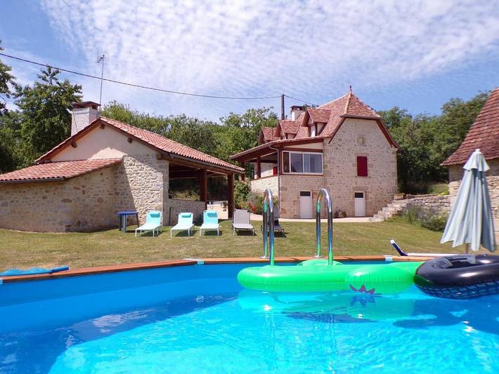 Gîte pour 6 personnes, avec jardin ainsi que piscine et terrasse