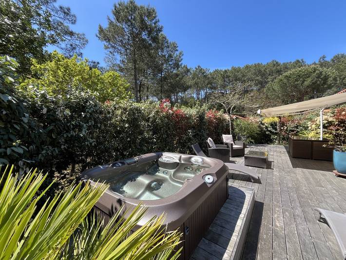 Villa voor 6 personen, with terras and tuin as well as whirlpool in Lacanau Ocean