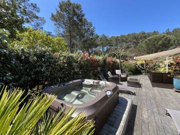 Villa pour 6 personnes, avec terrasse ainsi que jardin et jacuzzi dans Lacanau Ocean