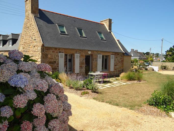 Ferienhaus für 4 Personen mit Terrasse in Trégastel, Rosa Granitküste