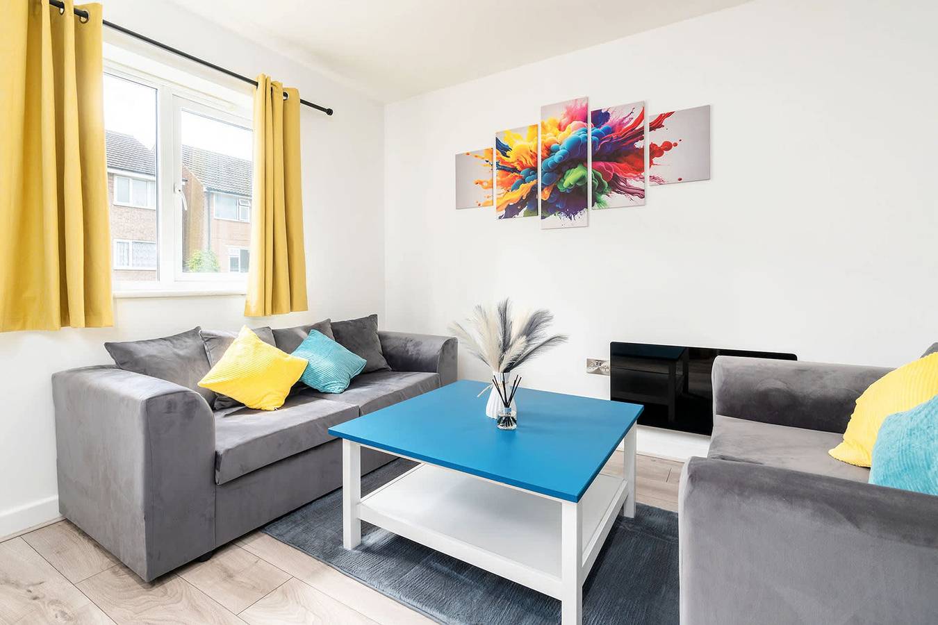 Entire apartment, 20  Off   3 Bed 1 Bath    Free Parking    6 Beds in Sheffield, South Yorkshire