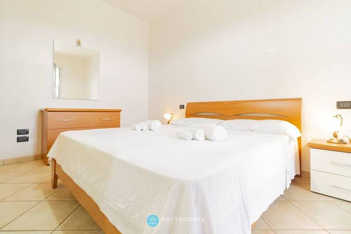 Entire apartment, Holiday apartment for 4 people with garden in Torre Dell'orso, Melendugno