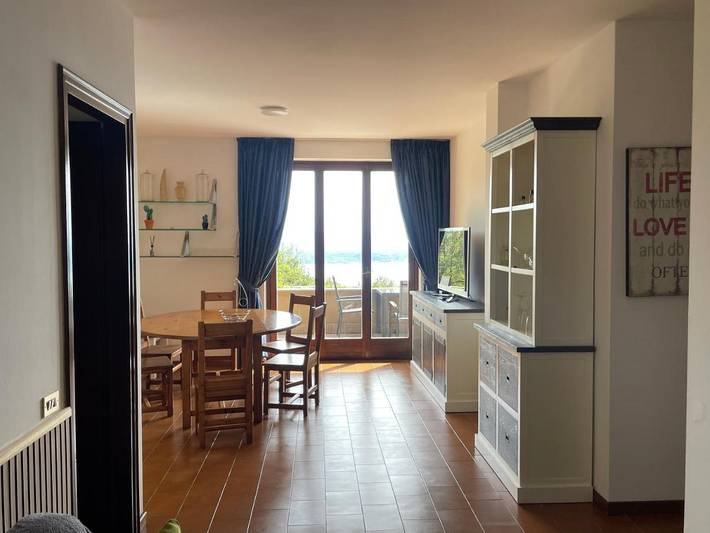 Gîte pour 6 personnes, avec vue ainsi que vue sur le lac et terrasse, animaux acceptés dans Massino Visconti - 4