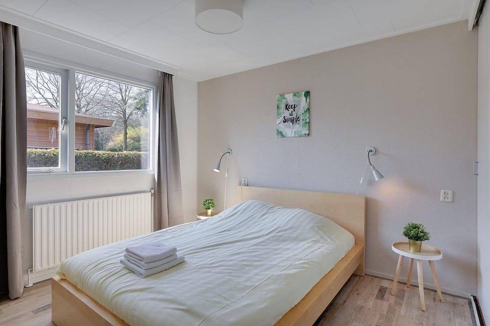 Beleef een onvergetelijke vakantie in onze gezellige Cozy Lodges, perfect voor 4 tot 5 personen! Deze vrijstaande accommodaties van ± 60m² bieden volop ruimte en comfort, gelegen op een prachtig perceel midden in de Veluwse natuur. in Harderwijk, Veluwe