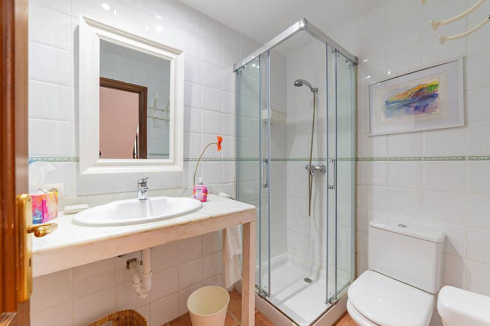 Amazing home in Port Verd with private swimming pool, can be inside or outside in Port Nou, Son Servera