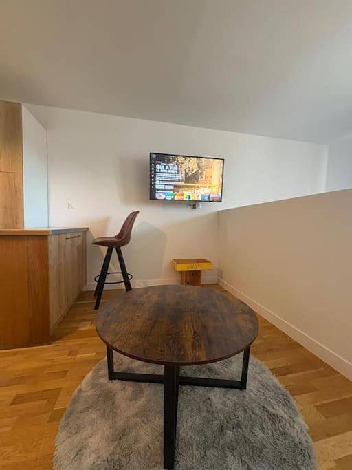Appartement entier, One-Bedroom Apartment in Meaux, Seine-et-Marne