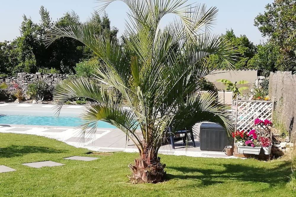 Town house with garden and heated pool in Niort, Niort und Umgebung