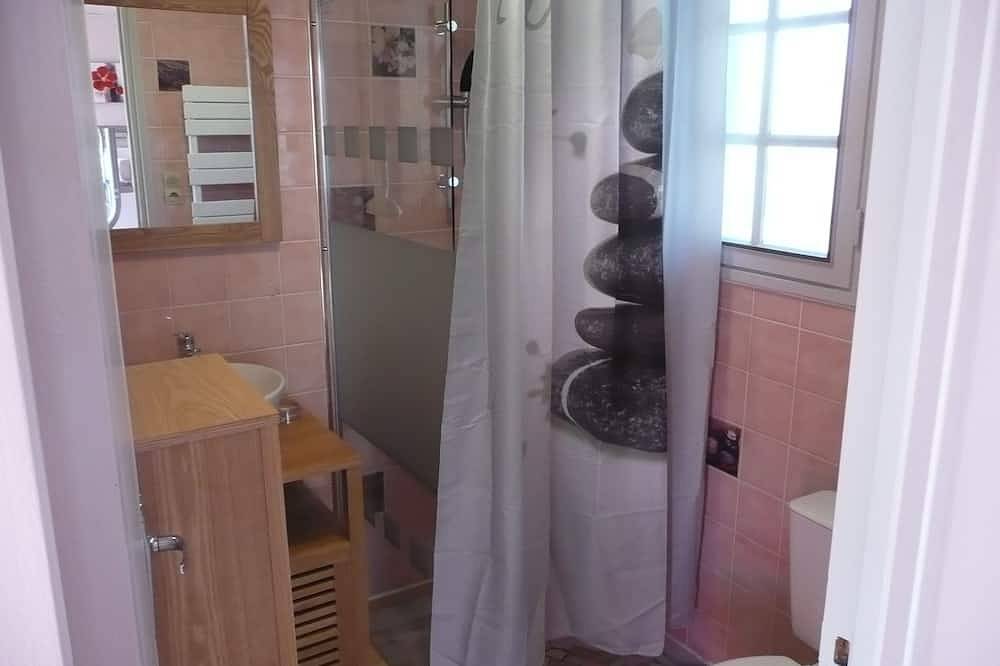 Detached cottage and outdoor space, Wifi, direct access to bicycle path in Le Château-d'Oléron, Côte de Beauté