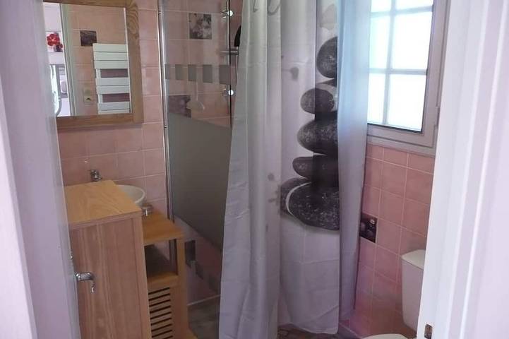 Detached cottage and outdoor space, Wifi, direct access to bicycle path in Le Château-d'Oléron, Côte de Beauté